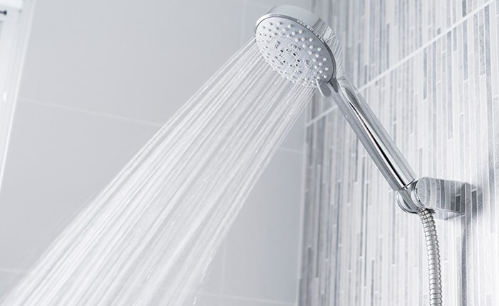 シャワーを使っても不自然じゃない