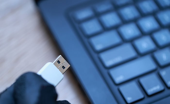 個人情報を公開・漏洩する