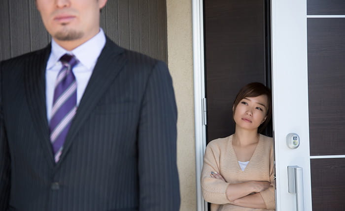 残業や出張の説明が曖昧