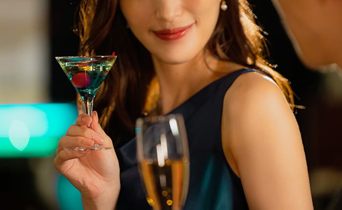 キャバ嬢とのキスは法律上の「浮気（不貞行為）」か？