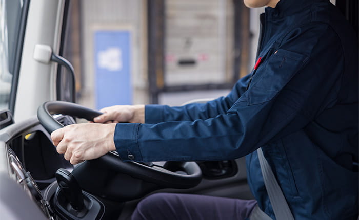 トラック運転手｜単独行動と移動の自由