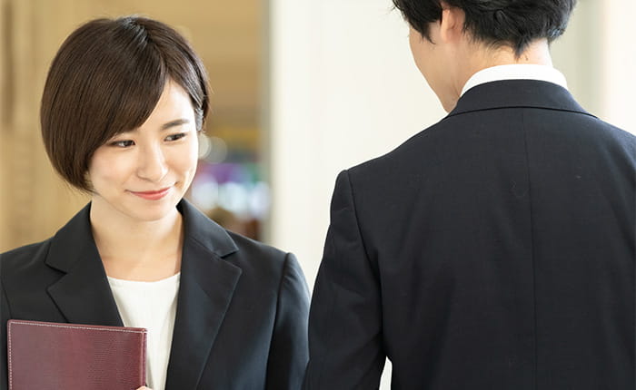 【共通メカニズム】なぜ特定の「場」で不倫は生まれやすいのか?
