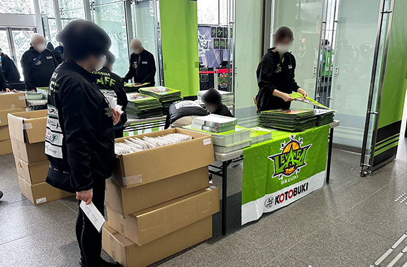 カレンダー配布風景